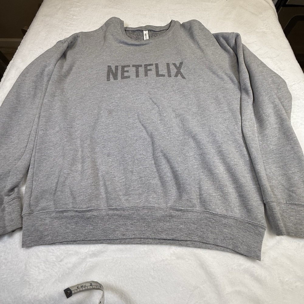 Netflix Logo Crewneck Sweatshirt Men’s Large Gray Bella Canvas Fleece
